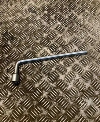 Mercedes-Benz S W221 Wheel nut wrench A2215810001 2215810001
