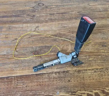 BMW 3 E90 E91 Rear seatbelt buckle 6983007