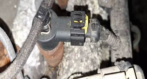 Opel Corsa D Fuel injector 0445110183