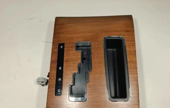 Lancia Thema Gear shifter surround trim plastic S1UV08AAAAB