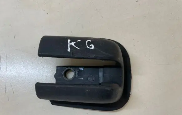 Opel Vivaro Front passenger seat rail trim 675629