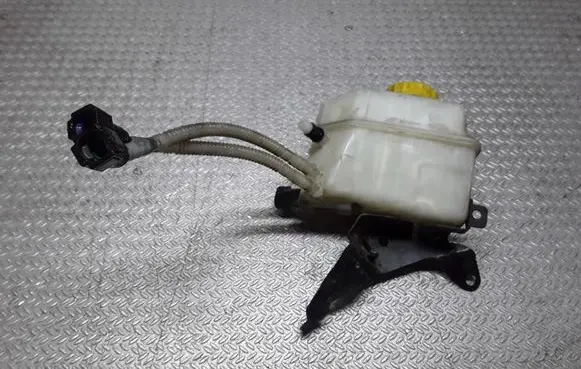 Brake fluid reservoir