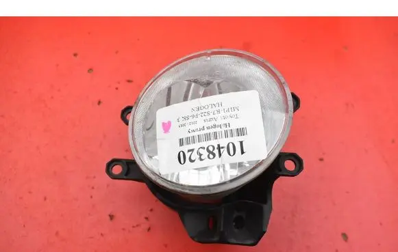 Toyota Auris 150 Front fog light 8121002110