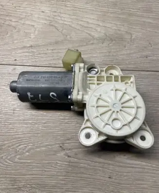 Mercedes-Benz CLS C219 Rear door window regulator motor A2198200542 980046100