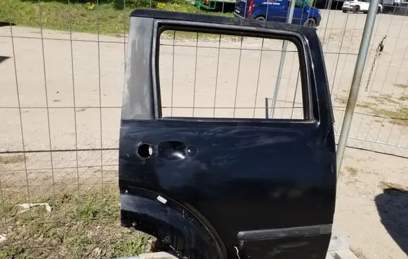 Dodge Nitro Rear door