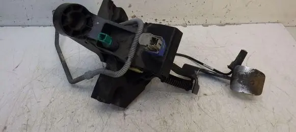 Opel Vivaro Clutch pedal 465038677R