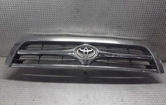 Toyota Hilux (N80, N90, N100, N110) Front bumper upper radiator grill