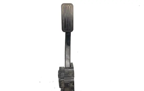 Accelerator throttle pedal