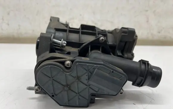 Thermostat/thermostat housing