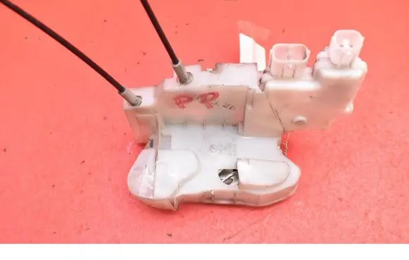 Subaru Legacy Front door lock