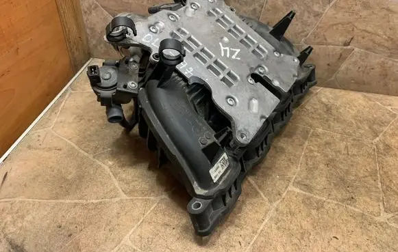 BMW Z4 E89 Intake manifold 7588625