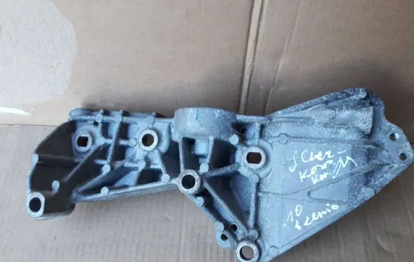 Renault Scenic III - Grand scenic III Generator/alternator bracket 8200669495