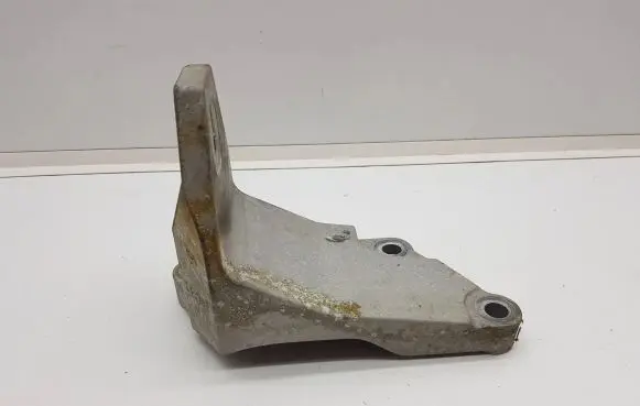 Nissan Leaf II (ZE1) Engine mounting bracket