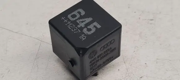 Volkswagen Touran I Other relay 4H0951253A