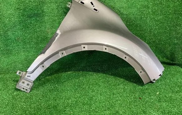 Renault Captur Fender 631002106R