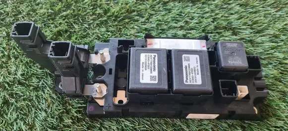 Lexus IS III XE30 Relay mounting block 3K190289 G92Z153010