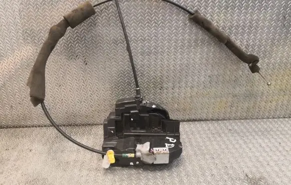 Nissan Pulsar Front door lock