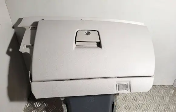 Volvo V50 Glove box 09491937 8626141