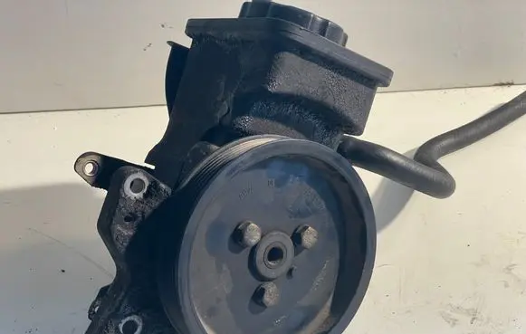 BMW 3 E46 Power steering pump 7692974546