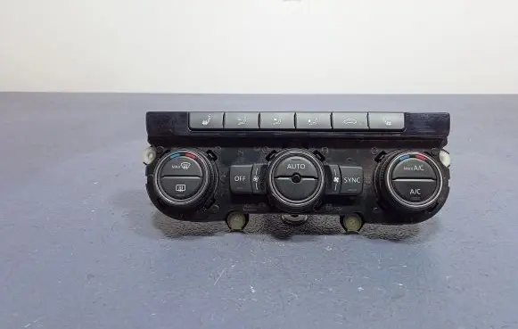 Volkswagen PASSAT CC Climate control unit 1K8907044A