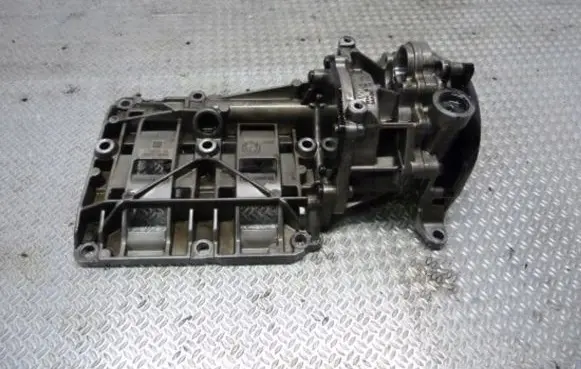 BMW 5 E60 E61 Oil pump 7798014