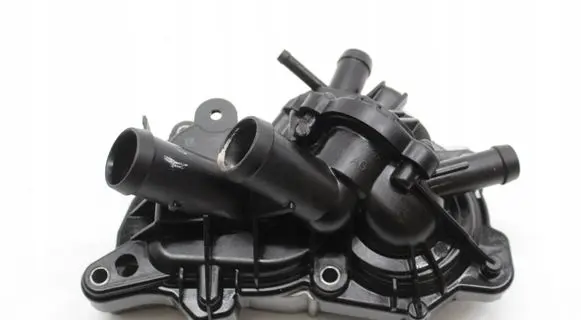 Volkswagen PASSAT B8 Water pump 04E121121E