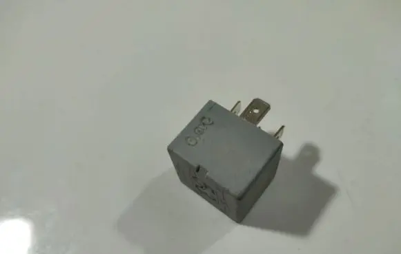 Volkswagen Golf V Other relay 141951253B