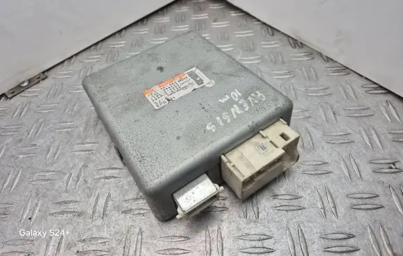 Toyota Avensis T270 Steering rack control module 8965005070