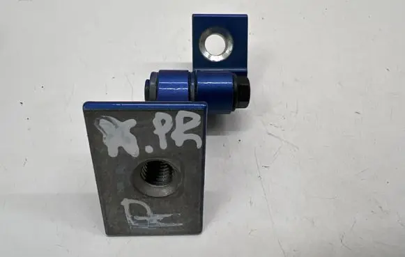 BMW 3 G20 G21 Front door lower hinge 7246067