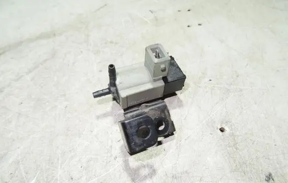 Hyundai Santa Fe Vacuum valve 351202A450