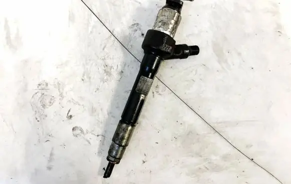 Mazda 3 II Fuel injector R2AA13H50