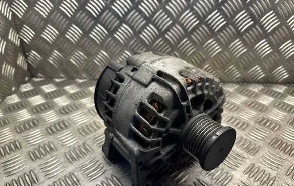 Opel Vivaro Generator/alternator TG15C058