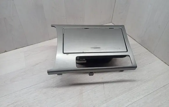 Cup holder front