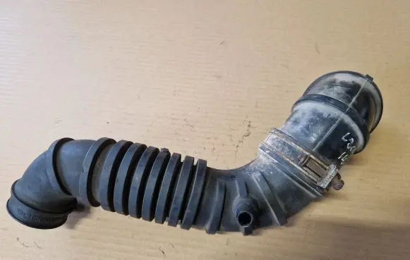 Mitsubishi L200 Turbo air intake inlet pipe/hose MR373032