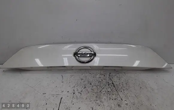 Nissan Qashqai Tailgate trim 908104es