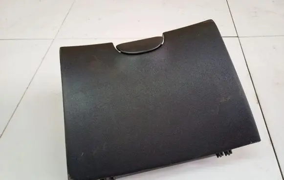 Glove box