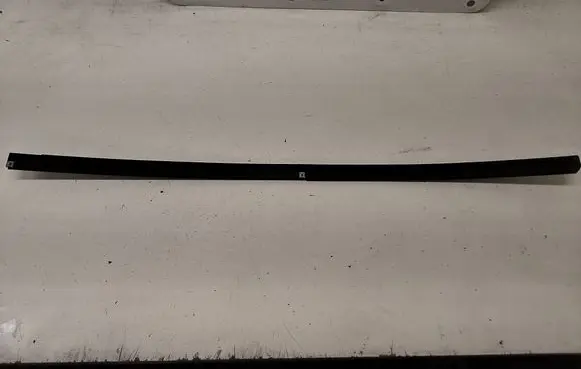 Opel Vivaro Front door window/glass frame 37103001