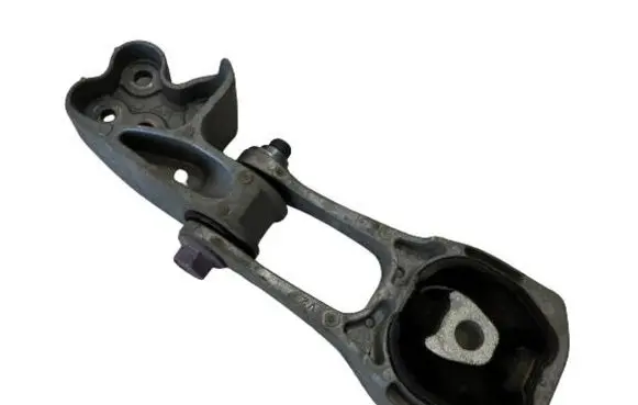 Engine mount vacuum valve