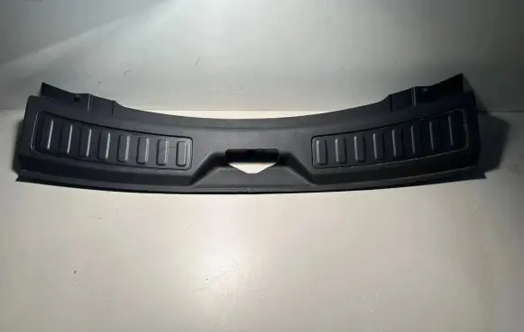 Land Rover Discovery Sport Trunk/boot sill cover protection 633100710 30472126 113A10AC8PVJ