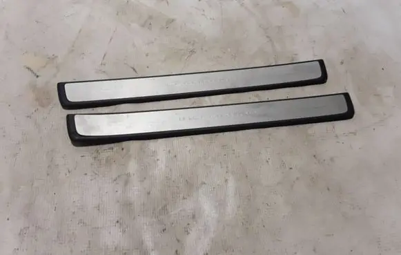 Volvo XC40 Front sill trim cover 31484195