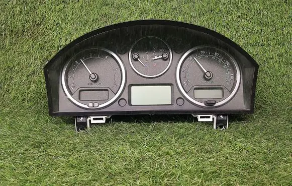 Land Rover Range Rover Sport L320 Speedometer (instrument cluster) YAC500445