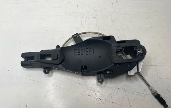BMW 3 E90 E91 Front door exterior handle/bracket 7059971