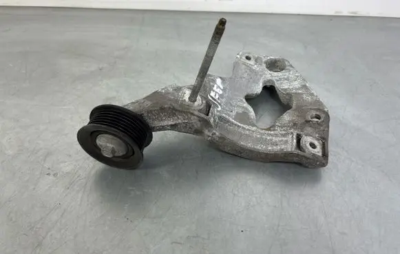Jeep Grand Cherokee A/C compressor mount bracket VMMT03