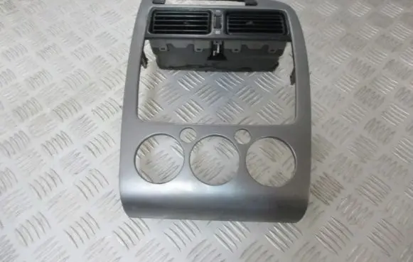 Toyota Avensis T220 Radio/GPS head unit trim 