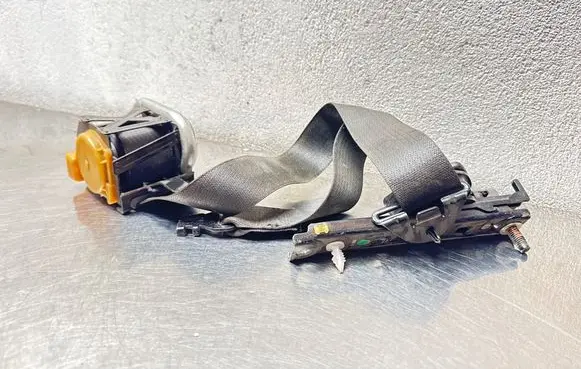 Opel Insignia A Front seatbelt 13303851