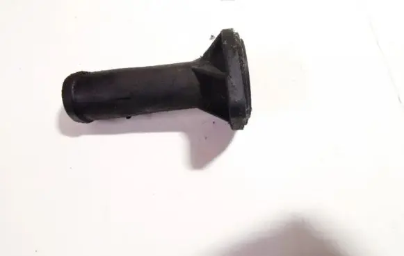 Volkswagen Golf IV Engine coolant pipe/hose 038121121