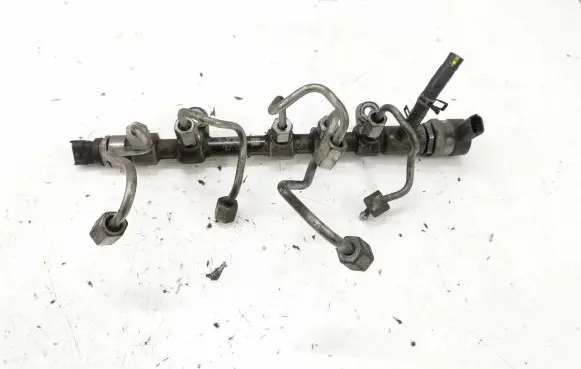 Toyota Yaris Fuel main line pipe 2381033030 0445214175