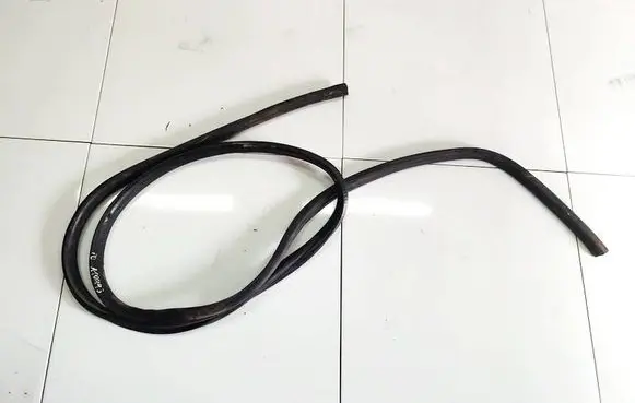 Mitsubishi Colt Rubber seal front coupe door 
