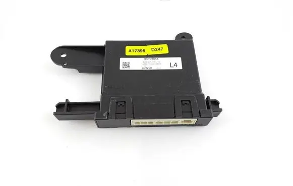Toyota Corolla E120 E130 Air conditioner control unit module 8865002L40 88650-02L40 MB277400-8682