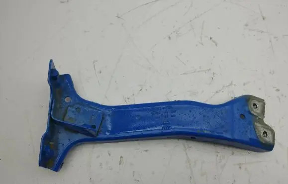 Audi A3 8Y Fender mounting bracket 8Y0821132